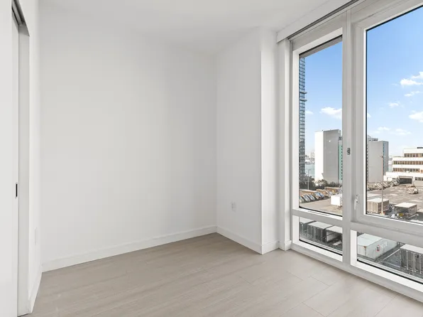 555 West 43rd Street image 15 of 19