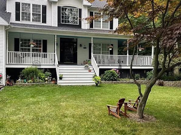 25570 W North Ave, Antioch, IL 60002