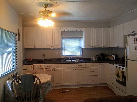 5th image of 18594 SE 19th St