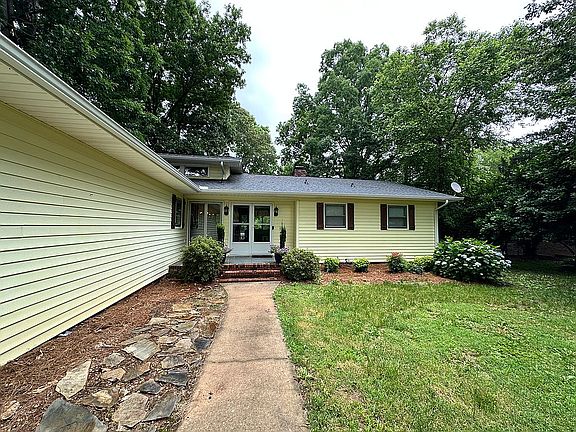 2nd image of 7629 Lynwood Ln