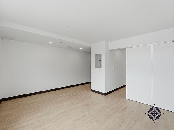 5th image of 2051 Young St #509