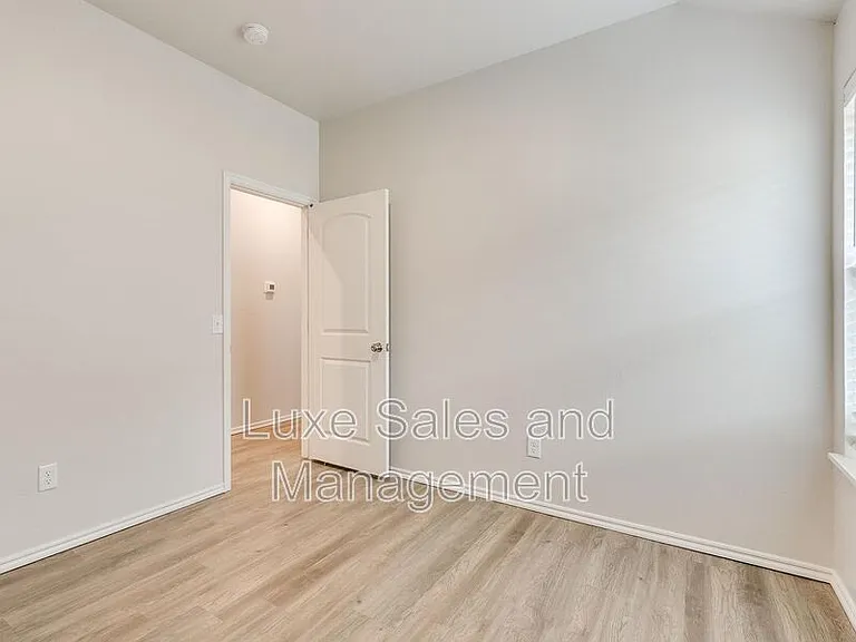 8012 NW 105th Ter — Photo 14