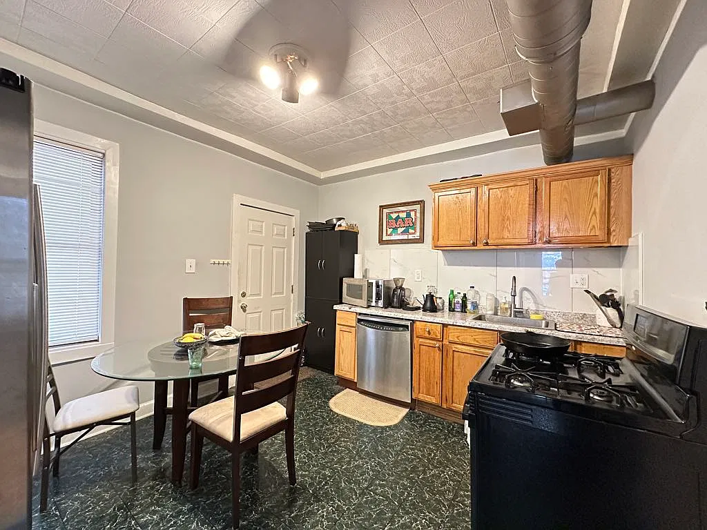 Appealing 1 Bed, 1 Bath at Superior + Paulina (East Village) — Photo 3