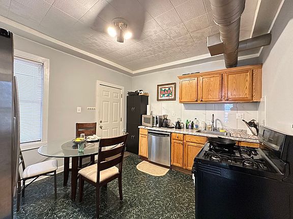 3rd image of 1653 W Superior St #F2