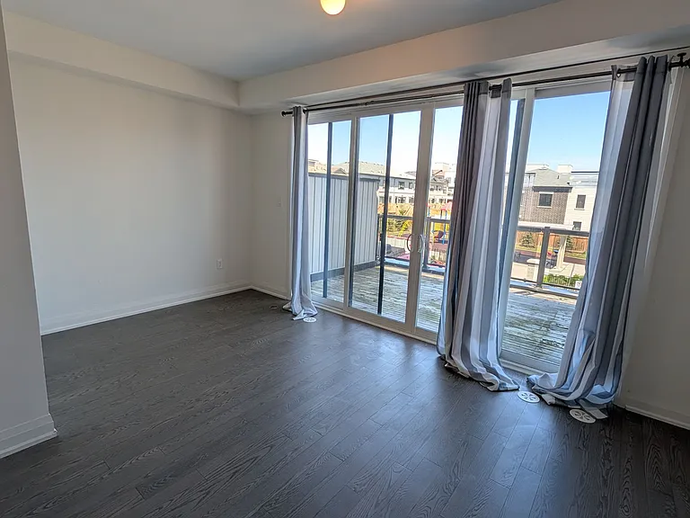 20 Clarington Blvd — Photo 6