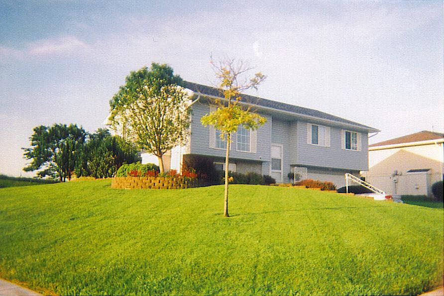 1st image of 829 Bordeaux Ave