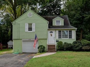 113 Beechwood Rd, Florham Park, NJ 07932