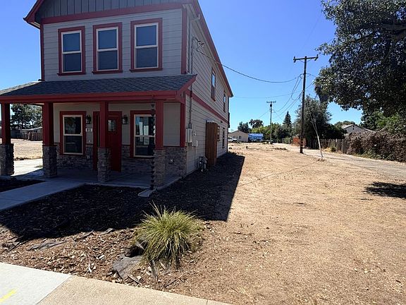 3rd image of 915 E G St