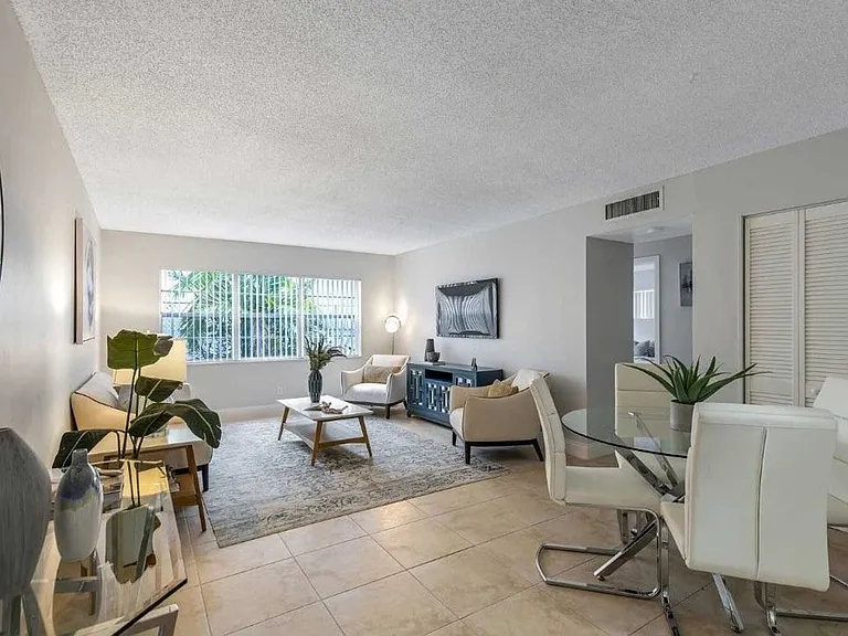 Amberstone Apartments — Photo 19