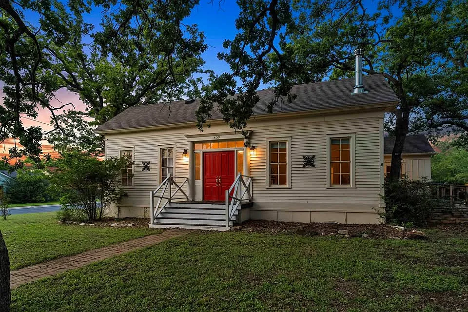 409 N Main St