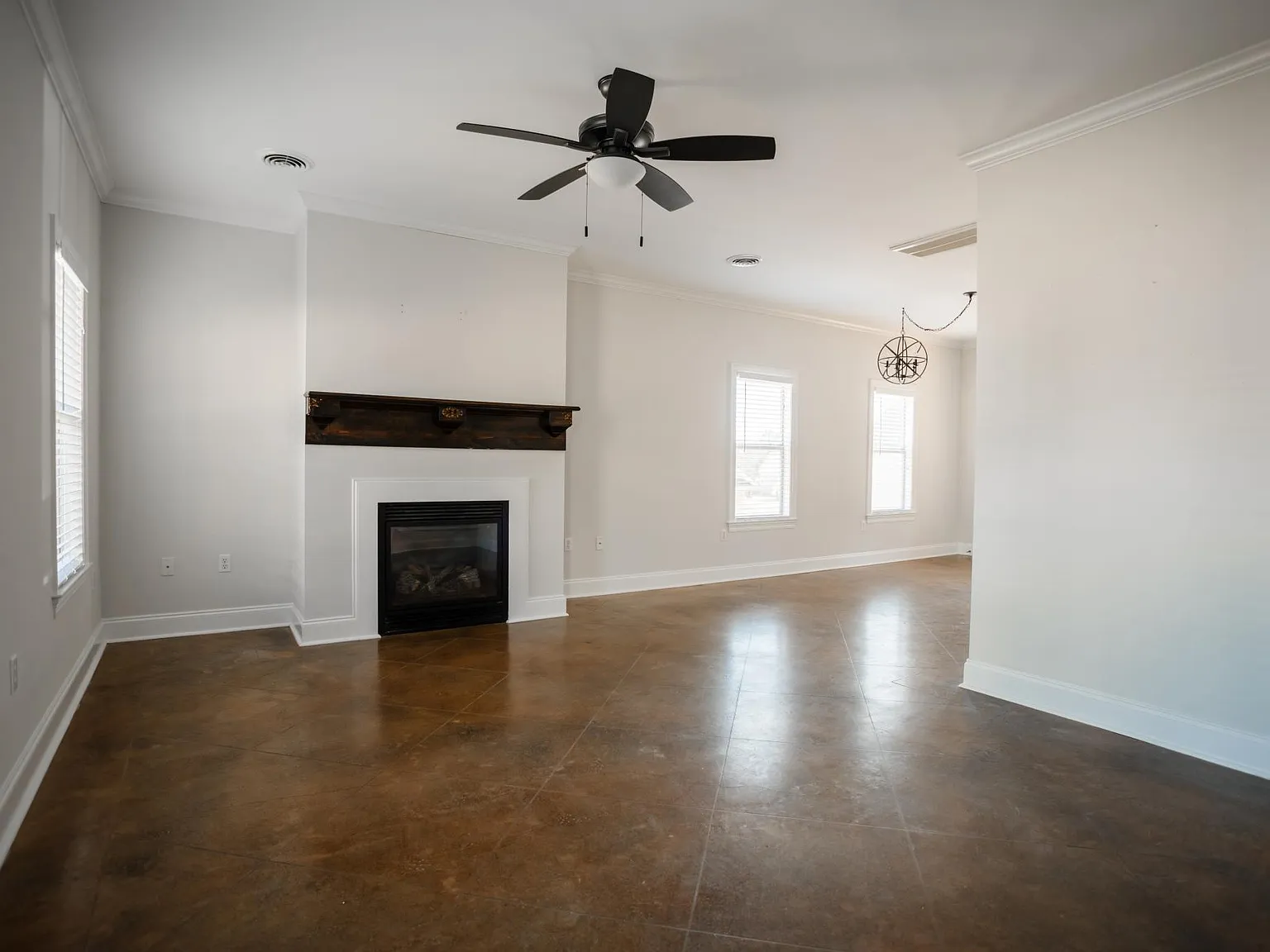 3 bed, 2.5 bath, 1624 sqft, $2,450 — Photo 4