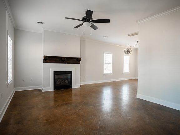 4th image of 128 Edgewood Blvd