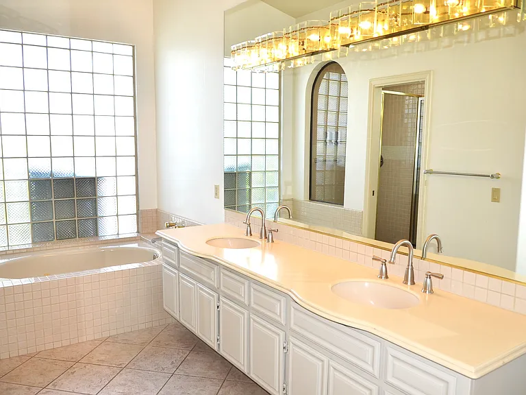 12065 Tretagnier Cir — Photo 20