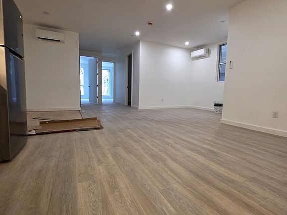5th image of 313 Linden St #1B