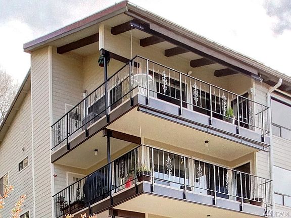 2nd image of 908 E Bay Dr NE APT 306