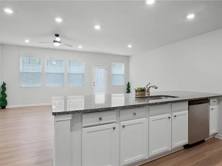 239 Turner Ln — Photo 8