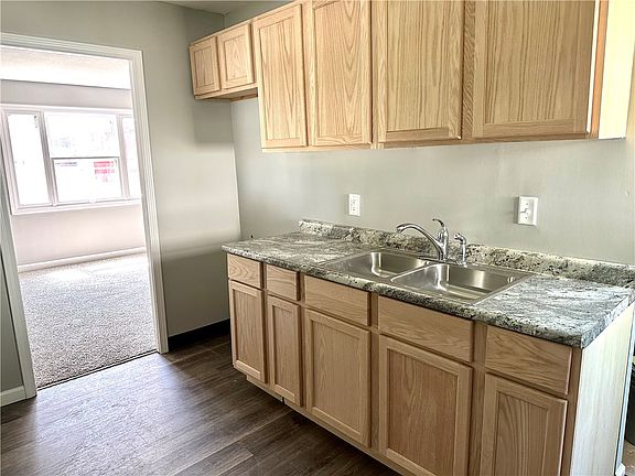 3rd image of 421 Woodlawn Ave