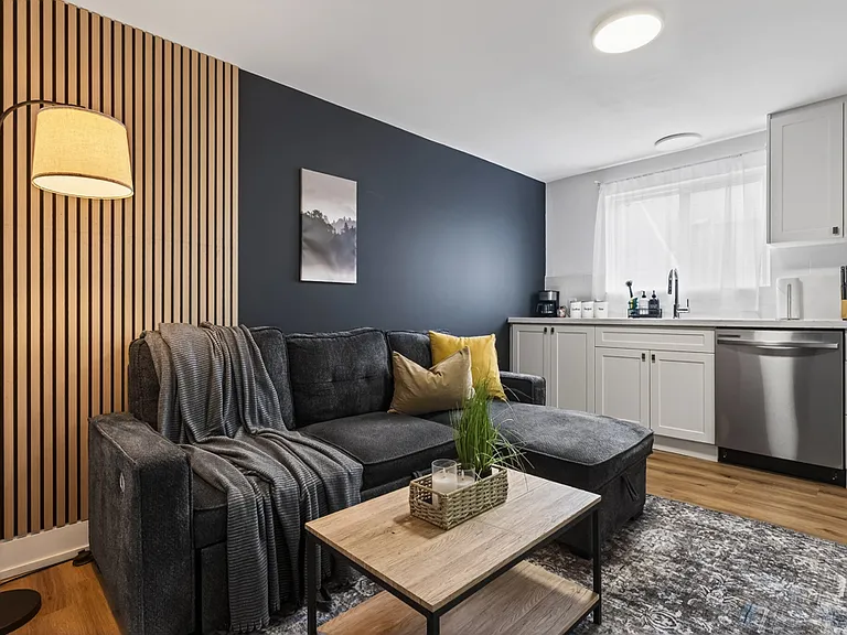 610 King St E #1 — Photo 4