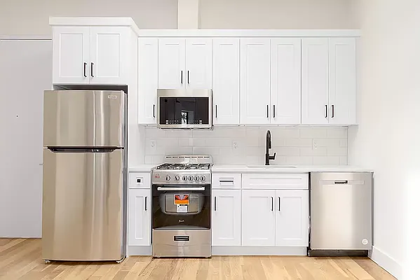 Rented by Avenues Real Estate | media 7