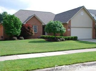 15316 French Creek Dr, Fraser, MI 48026