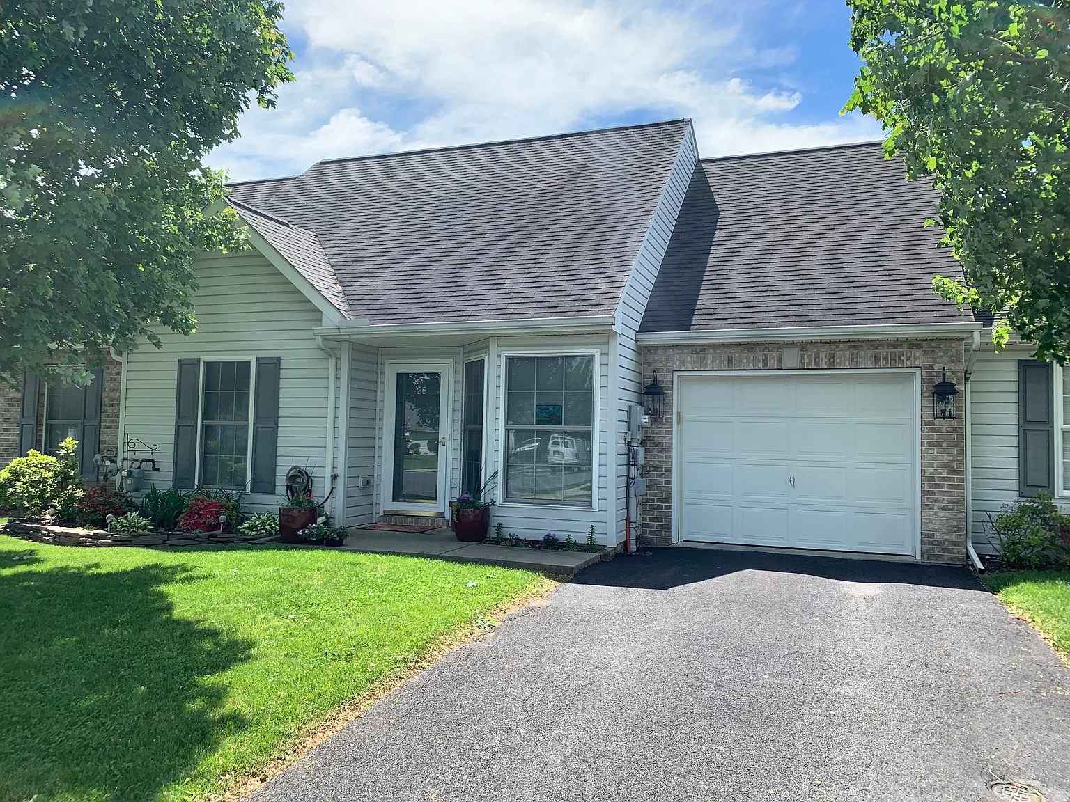 36 Ridgeway Dr photo 1