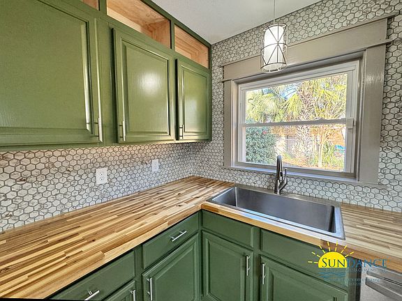 3rd image of 101 Driftwood Ave