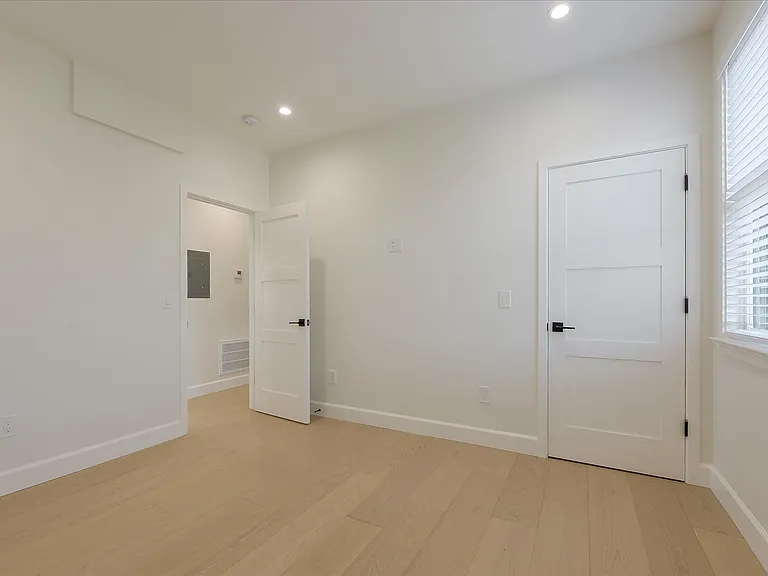 332 Pine Ave — Photo 26