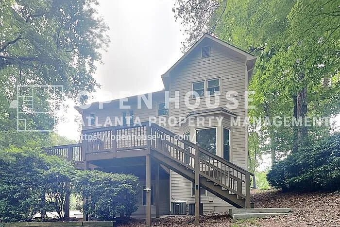 811 Springdale Xing — Photo 21