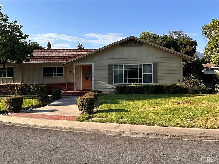 419 Robbins Dr — Photo 1