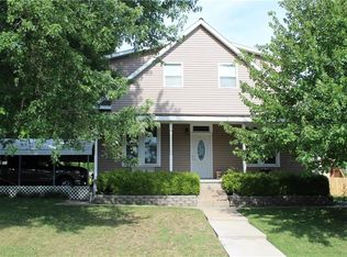 207 N 3rd St, Wathena, KS 66090