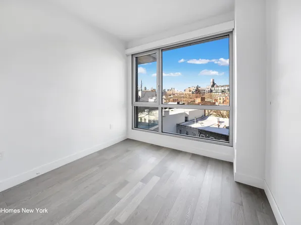 22-43 Jackson Avenue image 3 of 14