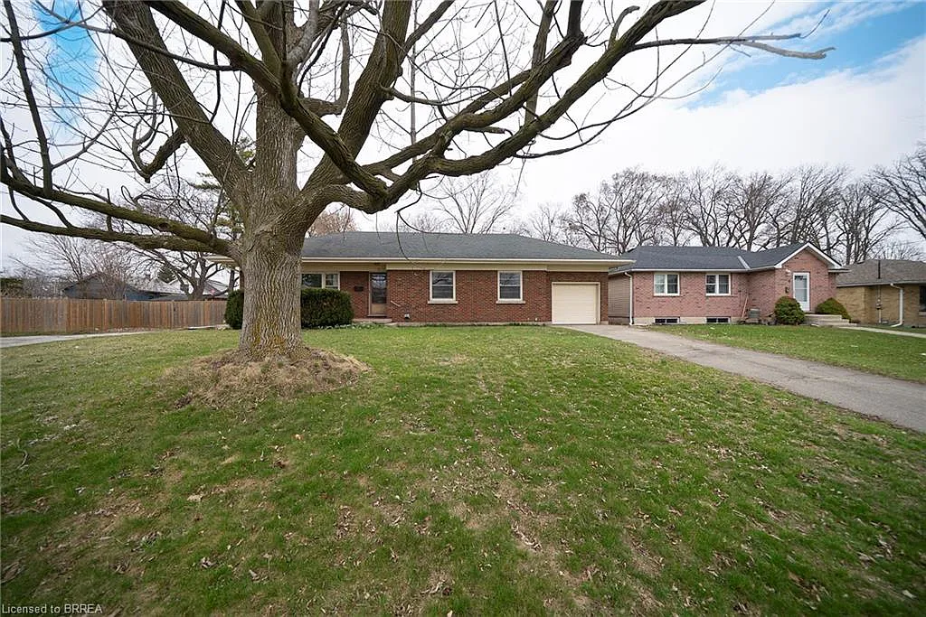 4 Lynnwood Dr photo 1