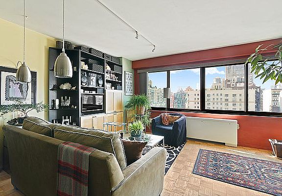 5th image of 201 W 21st St APT 15H