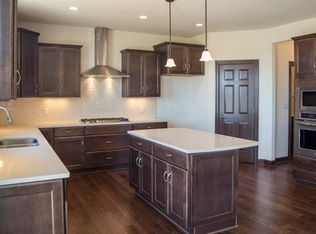 N66W28170 Forest Ridge Cir, Sussex, WI 53089