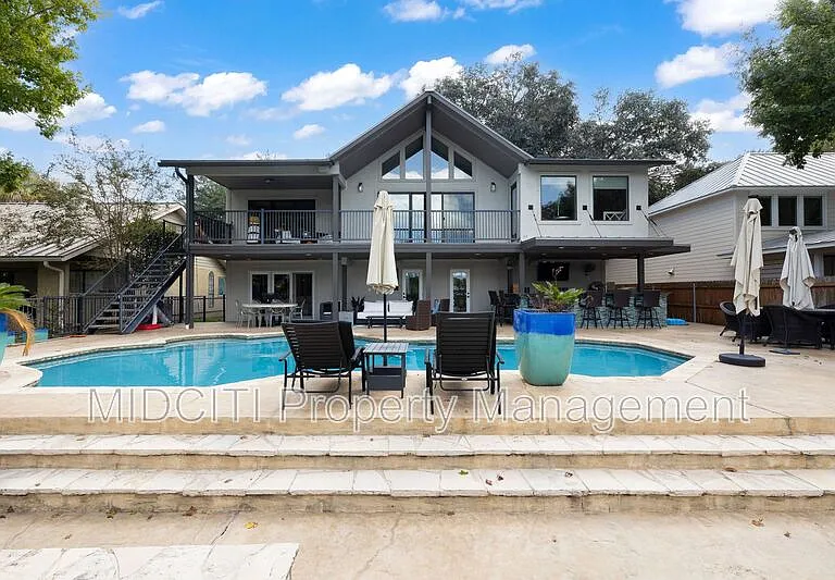 180 Lake Ridge Dr — Photo 1