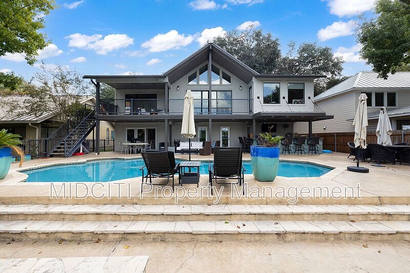 1st image of 180 Lake Ridge Dr
