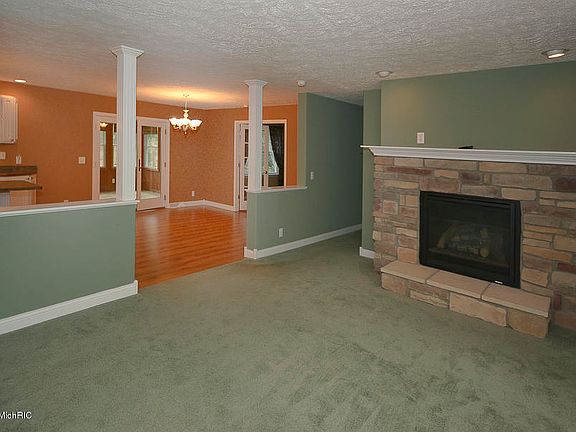 3rd image of 314 Arnstrom Dr