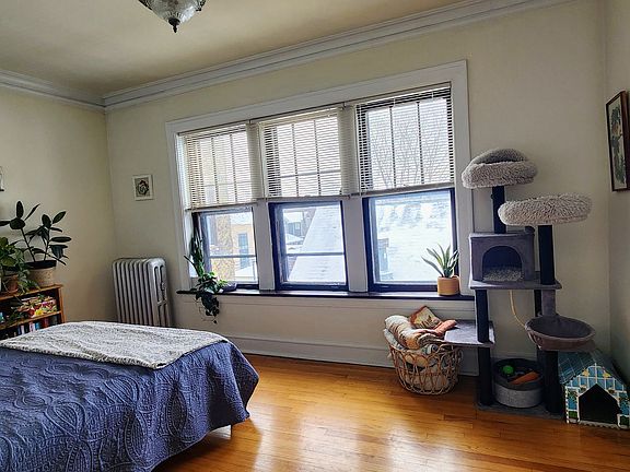 5th image of 1919 W Berteau Ave APT 3B