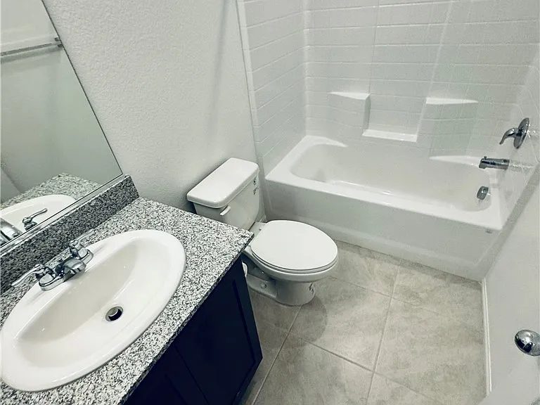 850 Bronzite St — Photo 34