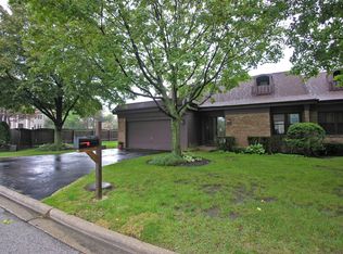 2770 Wilshire Ln, Northbrook, IL