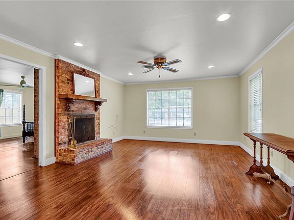 4th image of 602 Gibbs St