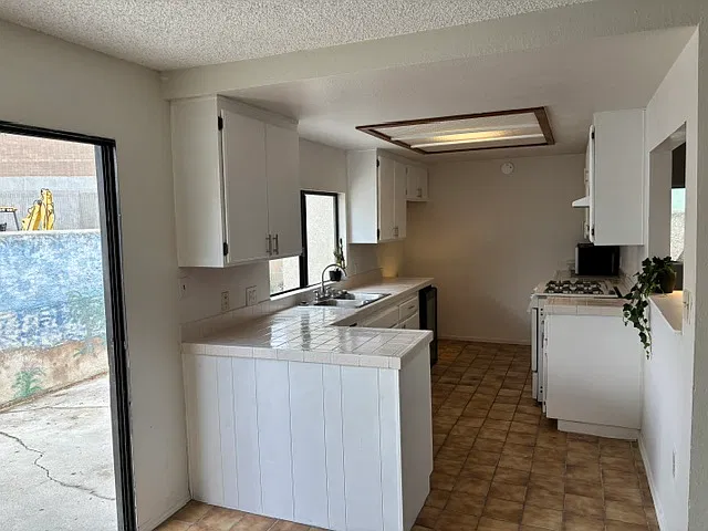 3 bed, 1200 sqft, $3,450 — Photo 3