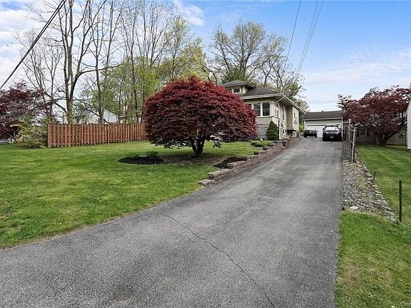 5th image of 64 Wintergreen Ave