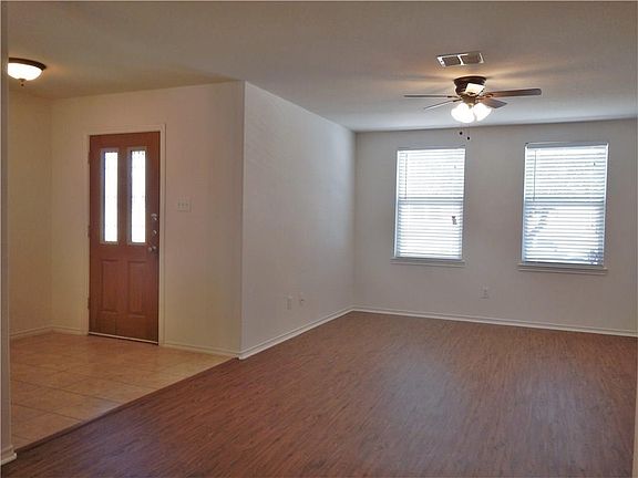 4th image of 9661 Everson Dr