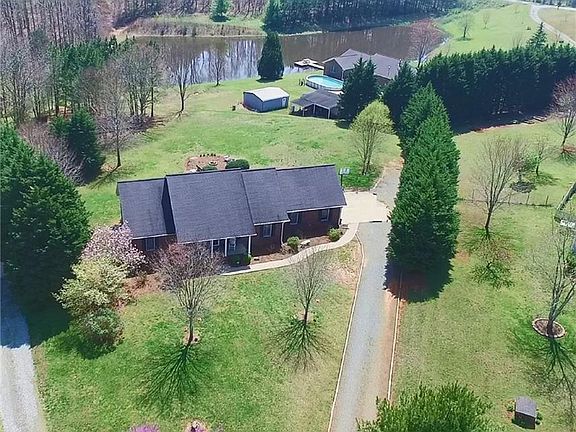 3rd image of 3000 River Hills Ln