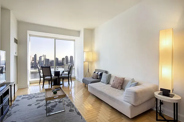 Sold by Daniel Gale Sotheby's International Realty | media 18