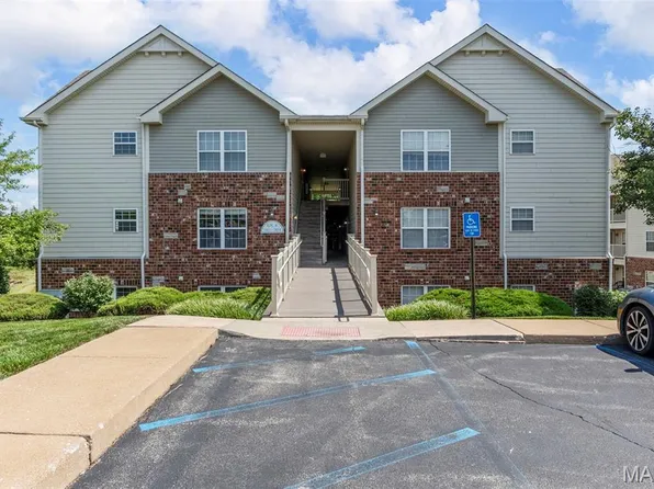 1422 Piedmont Cir Unit 202, Saint Charles, MO 63304