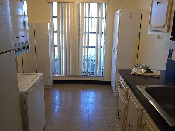 3rd image of 1141 Boxwood Drive #B