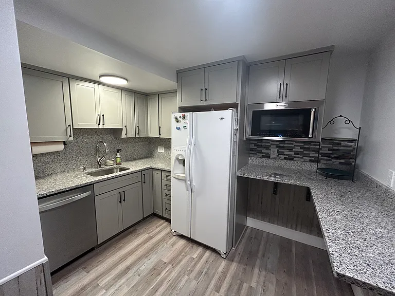 2126 Ridgewood Way — Photo 3