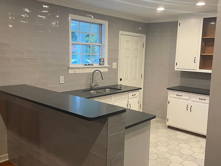 616 Mercer St — Photo 1